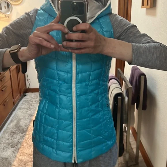Obermeyer Women's XS Blue Kassi Quilted Hooded Down Zip Puffer Ski Vest - Picture 10 of 10